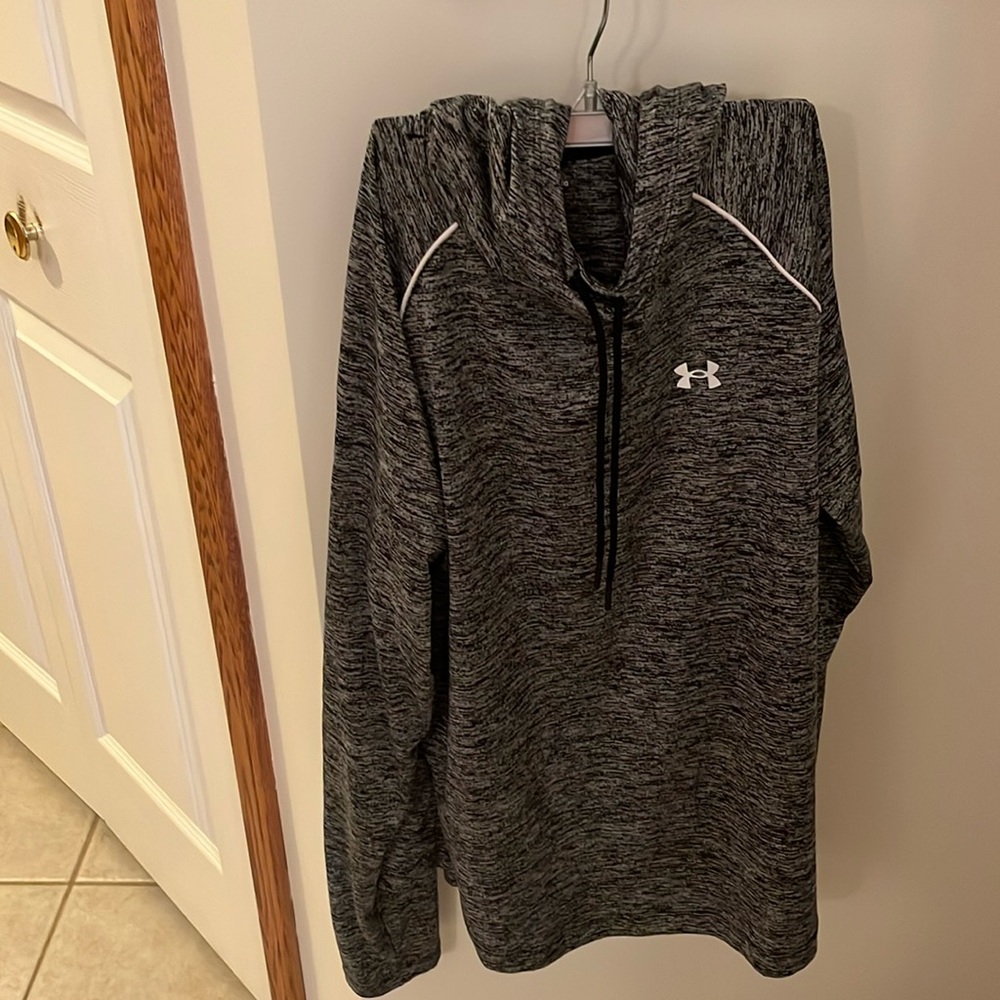 Under Armor lightweight hoodie! Womens XL